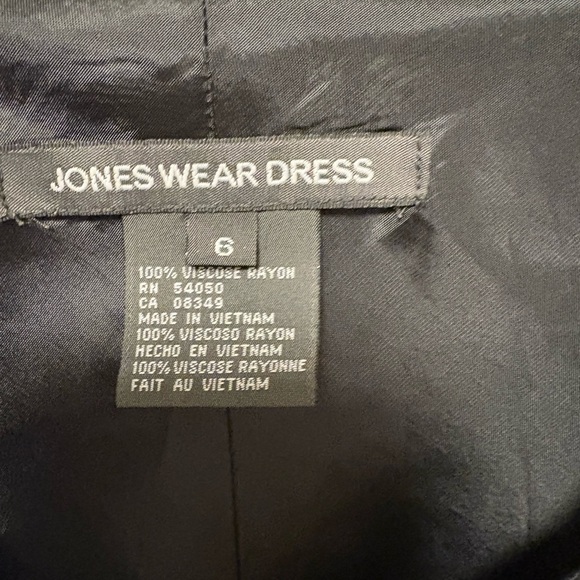 Jones Wear Black Maxi Dress with Pink Floral Design - Picture 2 of 7